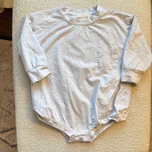 Winnie + Crew Harley Pocket Romper in Heather Grey